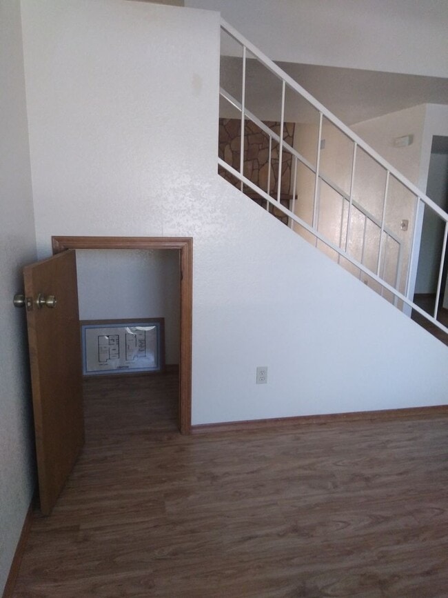 Building Photo - 937 W Madera Ln