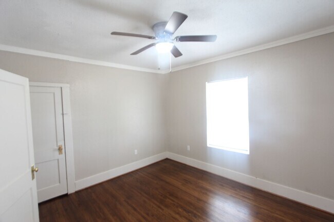 Building Photo - New On The Market and Newly Renovated!! Better Hurry!!