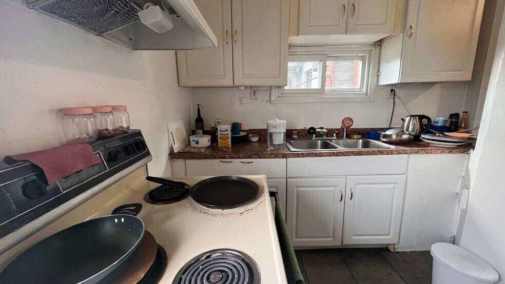 Building Photo - 5807 Hobart St