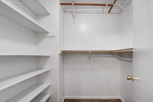 Building Photo - Awesome 3 Bedroom, 2 Story Home in North L...