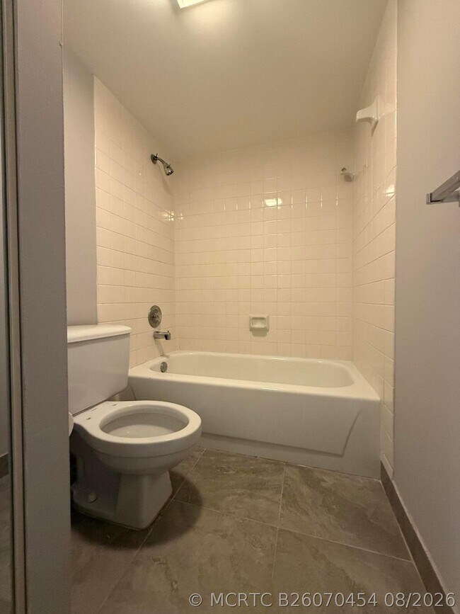 Building Photo - 1603 16th Way