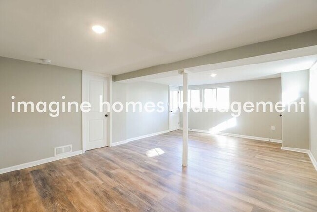 Building Photo - Freshly Renovated 3 Bedroom 1.5 Bath Home ...
