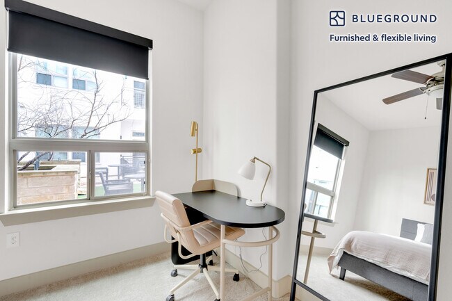 Building Photo - 422 W Riverside Dr
