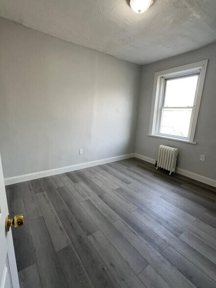 Building Photo - 684 Summer Ave