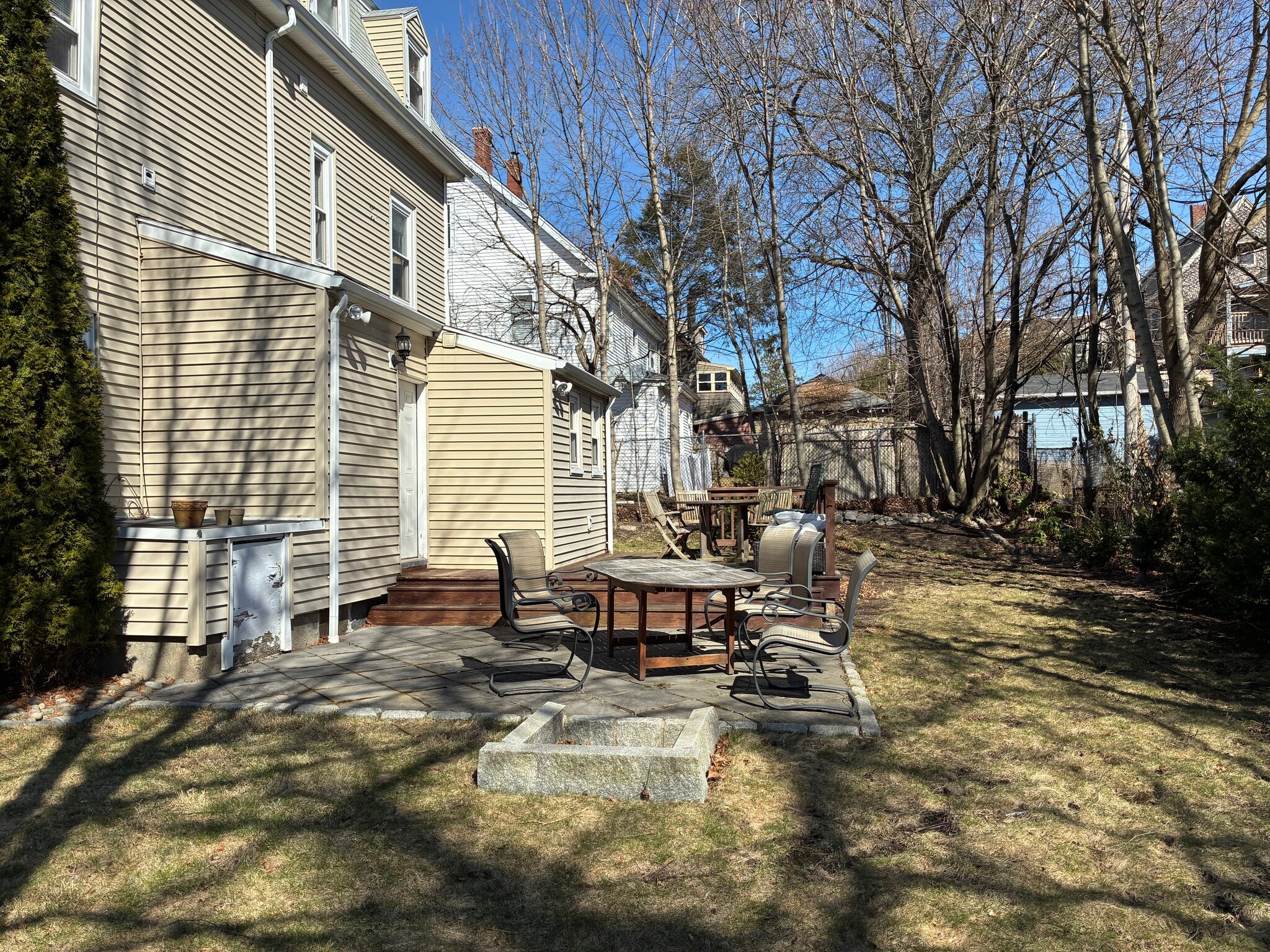 Building Photo - 77 King St