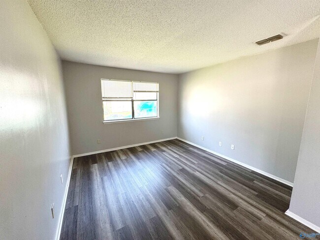 Building Photo - 103 Jodi Dr