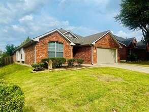 Building Photo - 8416 Sonnet Dr