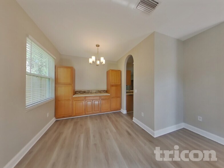 Building Photo - 715 Grand Canyon Dr
