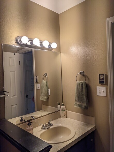 Full Bath - 3205 Azalea Dr