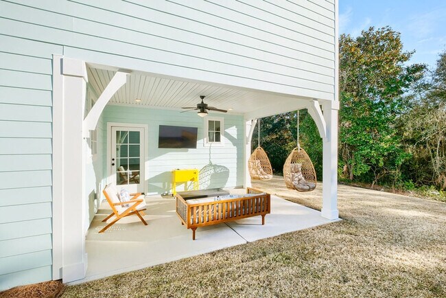 Building Photo - 19901 Charlie Claude Dr