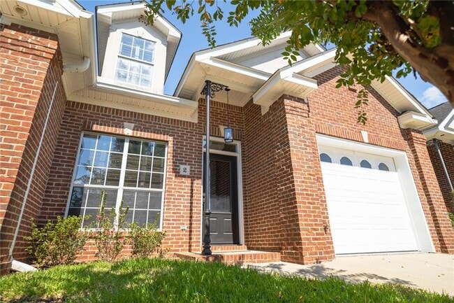 Building Photo - 211 West Dr