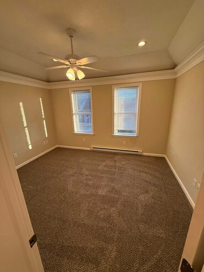 Building Photo - 419 E Frankford St