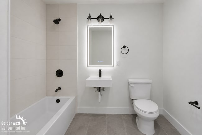 Building Photo - Newly Built Studio Apartment with Modern Kitchen & Stylish Finishes in San Diego!