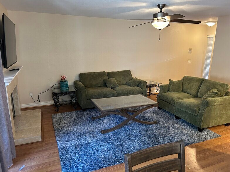 Building Photo - 1120 Grape St