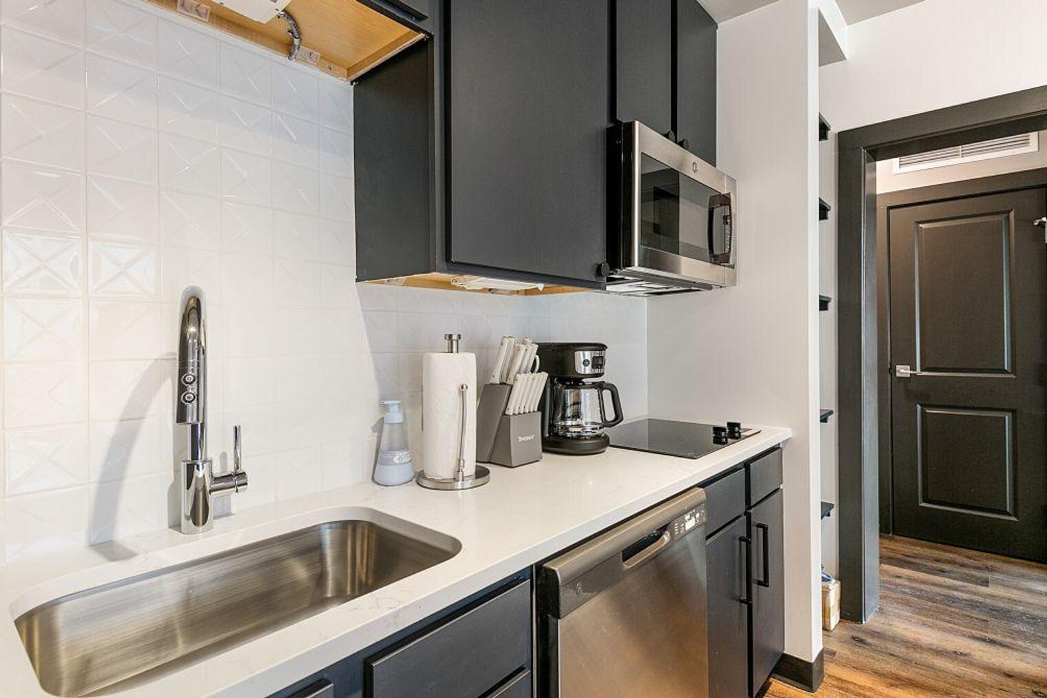 Building Photo - 611 Commerce St