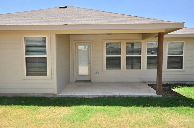 Building Photo - FOR LEASE! Super Nice 4 BR - 2 BA Brick Ho...