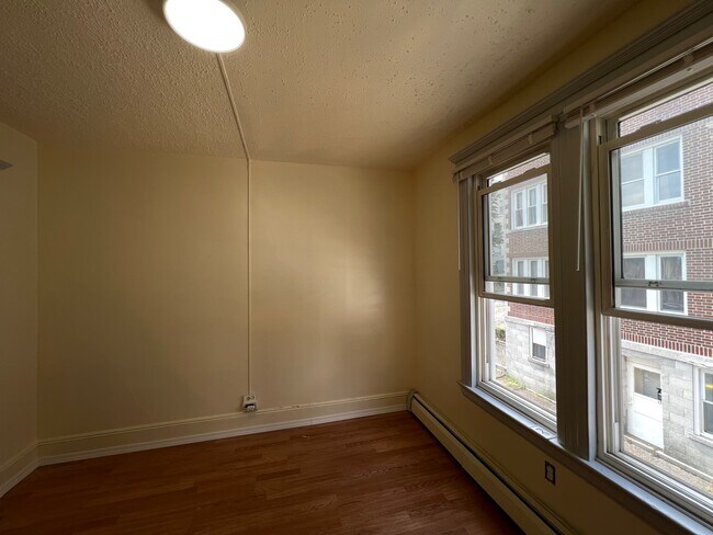 Building Photo - 12 Aetna St