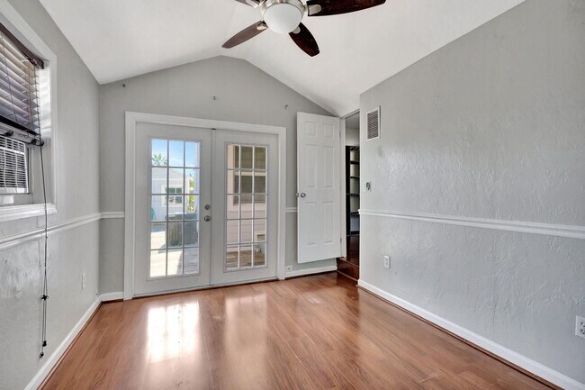 Building Photo - 736 Rockland Dr