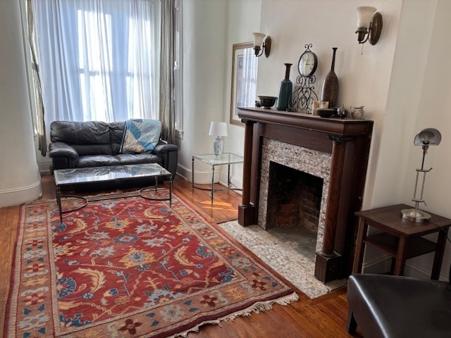 Common area / sitting room - 2909 13th St NW