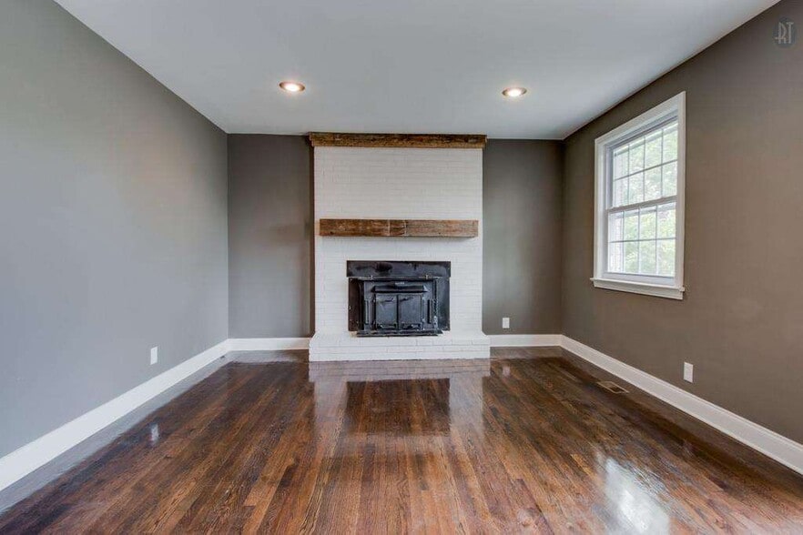 Living room - 2402 Carter Avenue