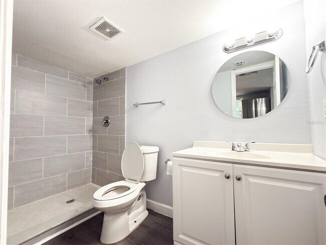 Building Photo - 2882 S Sanford Ave