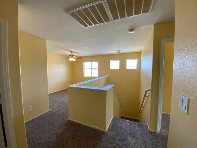 Building Photo - Large four-bedroom house with a loft