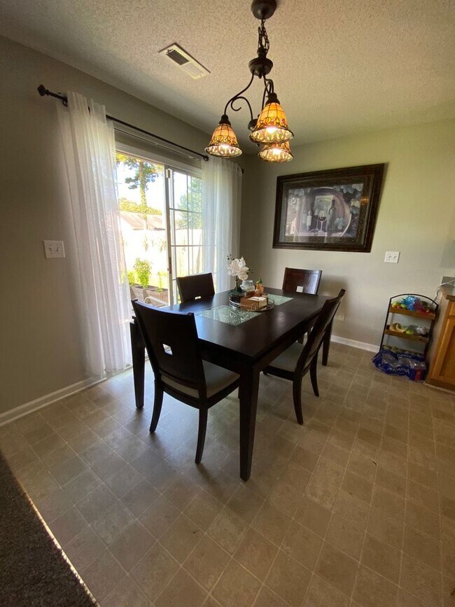 Building Photo - Home Available in Liberty Hall Plantation!