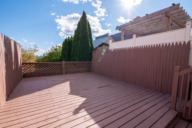 Building Photo - 818 Palisade Ave