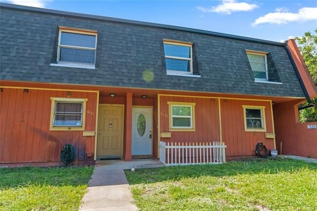 Building Photo - 6131 SW 42nd Ct