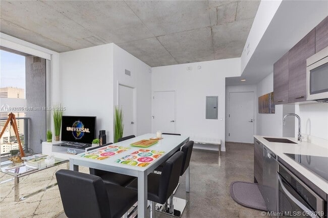 Building Photo - 151 SE 1st St