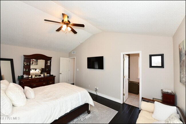 Building Photo - 5060 Silver Sands Ave