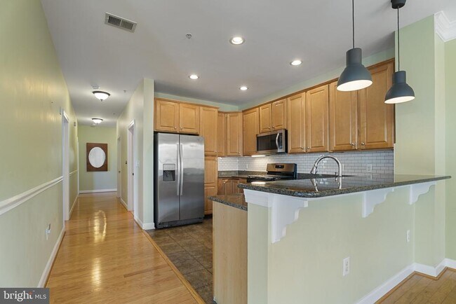 Building Photo - 35 E All Saints St