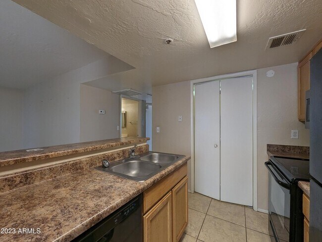 Building Photo - 12123 W Bell Rd