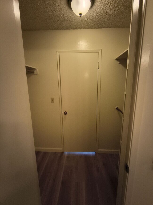 Building Photo - $500 MOVE IN SPECIAL!!! BEAUTIFUL STUDIO AVAILABLE AT WATERGATE COMMUNITY IN EMERYVILLE!!!