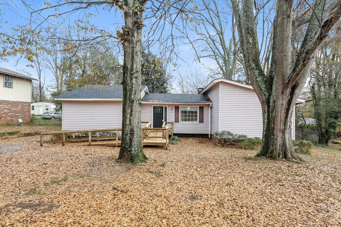Primary Photo - 421 Sellwood Cir