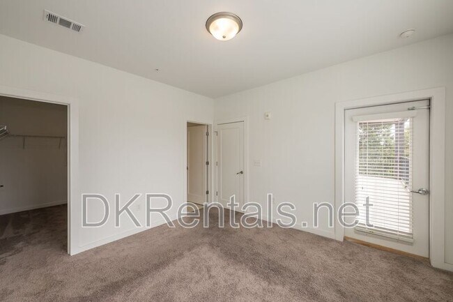 Building Photo - 525 Parkway Dr NE