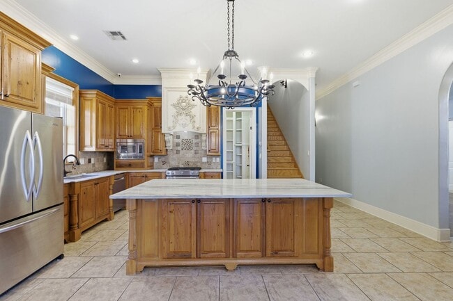 Building Photo - 1549 L'Acadie Dr