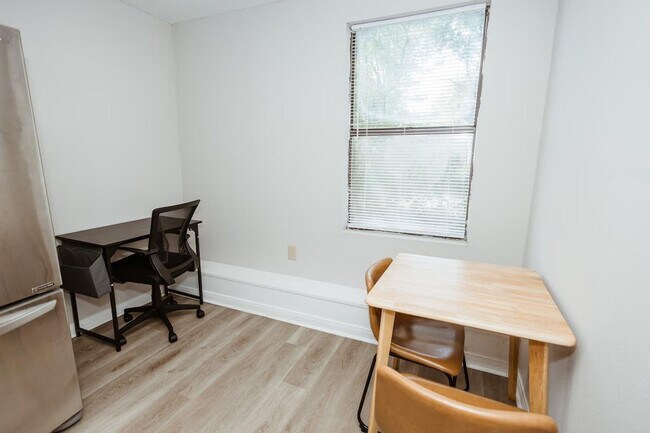 Building Photo - 3625 Maple Ave