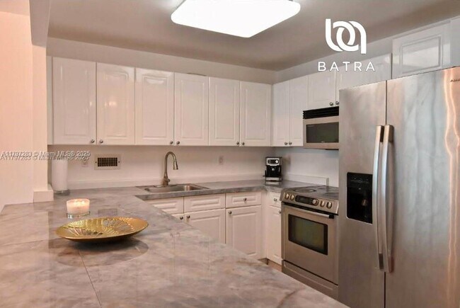 Building Photo - 2301 Collins Ave