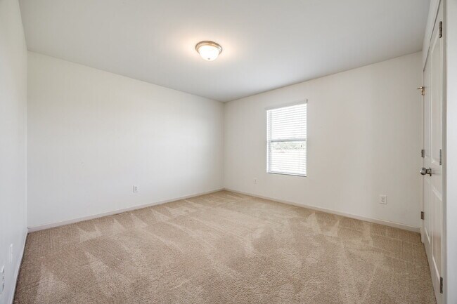 Building Photo - 826 Summerlake Dr