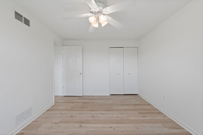 Building Photo - AVAILABLE NOW! Check out this BEATIFULLY RENOVATED 2-bedroom townhome in North Versailles!