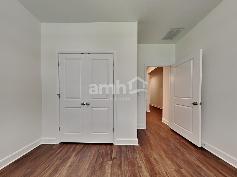 Building Photo - 1028 Tan Tara Trl