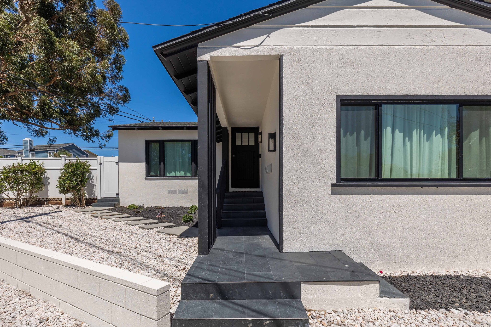 Building Photo - 1326 Corona St