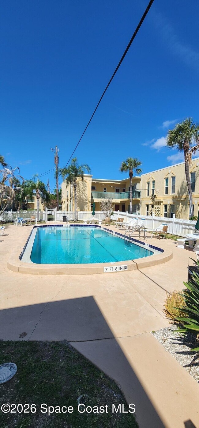 Building Photo - 310 Taylor Ave