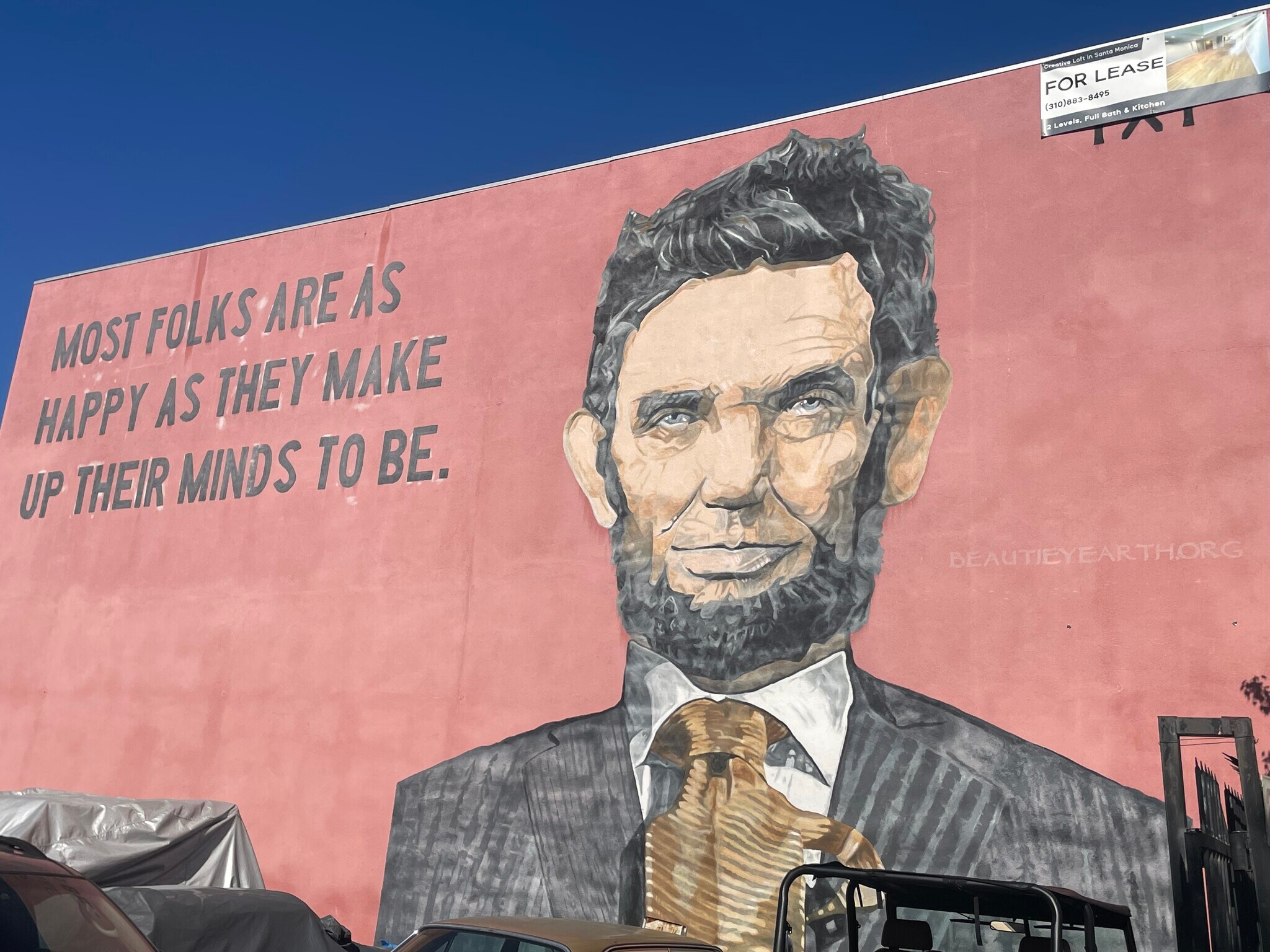 Building face at the South - 2640 Lincoln Blvd