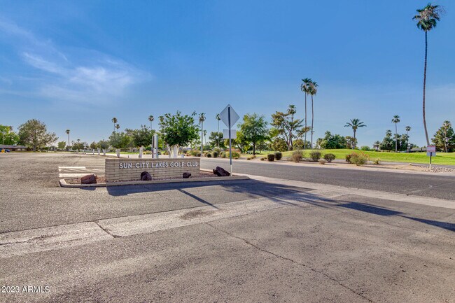 Building Photo - 10612 W Oakmont Dr