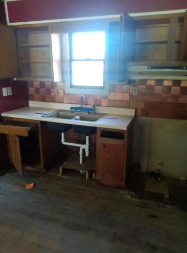 Building Photo - 313 S Dye St