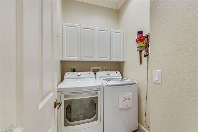 Building Photo - 14734 Glen Eden Dr