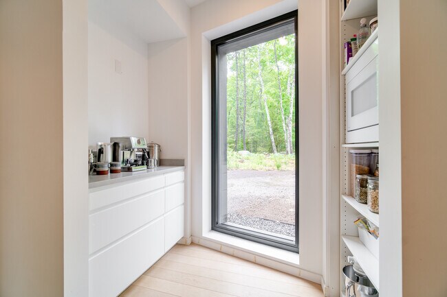 Building Photo - 40 Russells Hill Rd