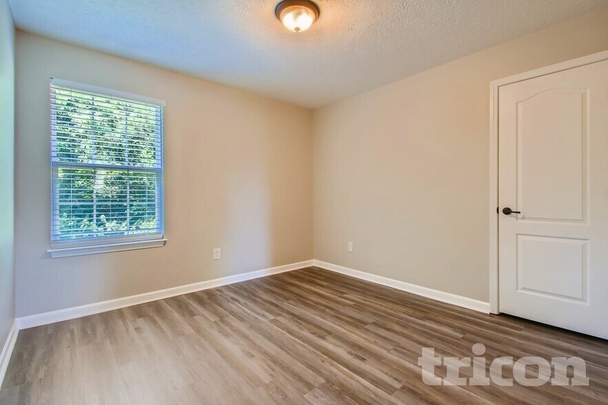 Building Photo - 241 Sundown Dr